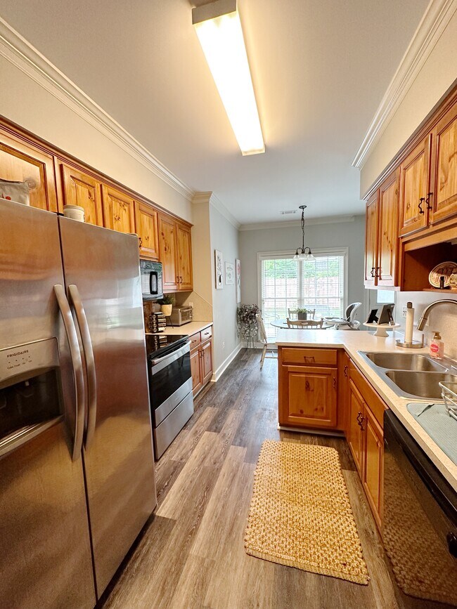 Building Photo - 5004 Hunter Ln