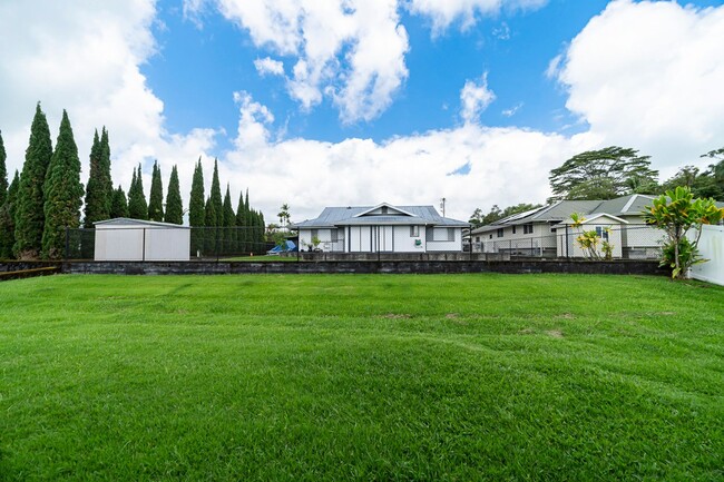 Building Photo - Available in Hilo - 3bd/2ba Home