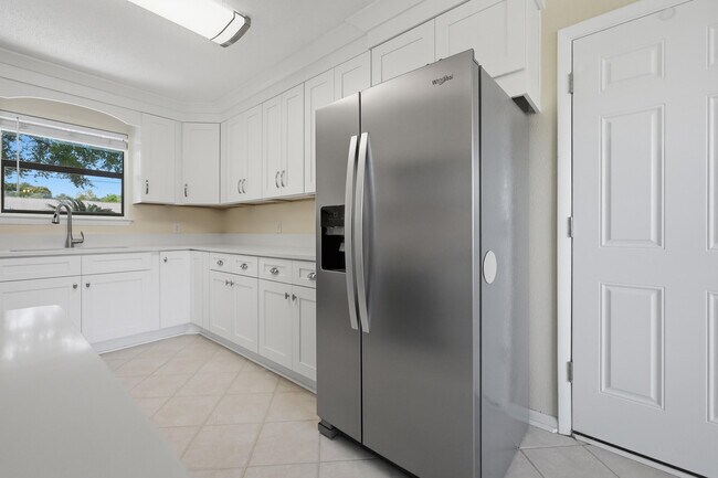 Building Photo - 349 Primrose Cir