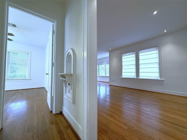 Building Photo - 2312 Quenby St