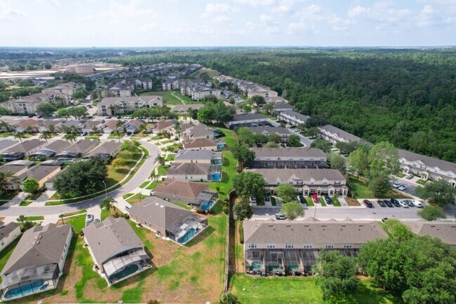 Building Photo - 2421 Silver Palm Dr