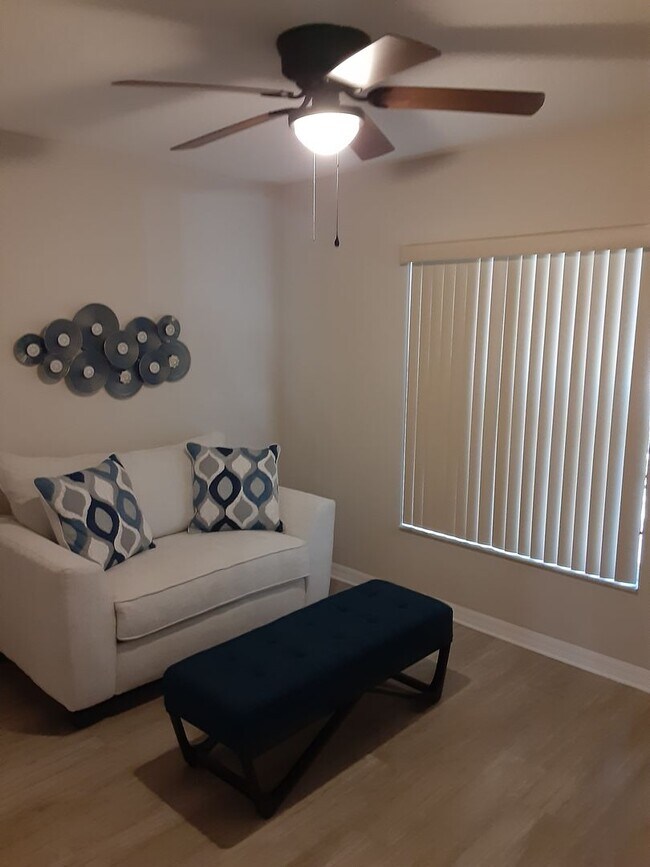 Building Photo - Stunning Short Term Rental!