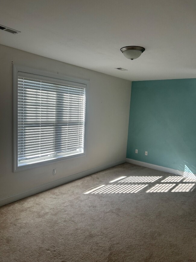Building Photo - 1115 Helmsdale Dr