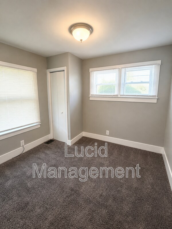 Building Photo - 1416 Sale Ave