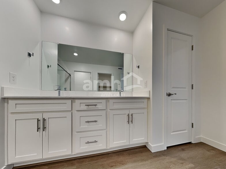 Building Photo - 7352 S Avenida Obelo