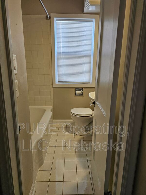 Building Photo - 1618 S 50th St