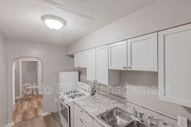 Building Photo - 987 Lilley Ave