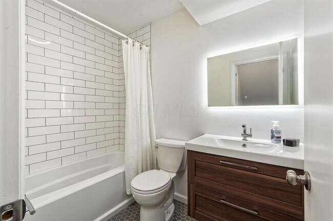 Building Photo - 361 E North St