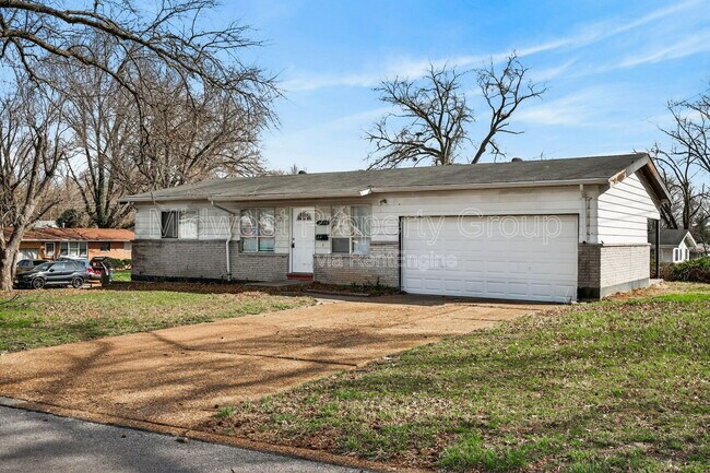 Building Photo - 2228 Duchess Dr