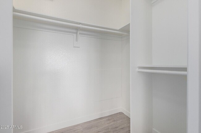 Building Photo - 4001 W Libby St