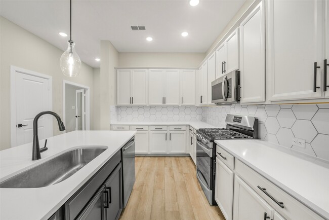 Building Photo - 14918 Mossycup Spur Wy