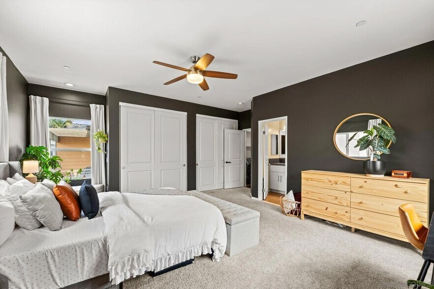 Primary bedroom (1/4) - 1289 Donax Ave