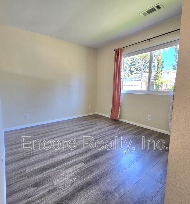 Building Photo - 2093 Waterbury Dr