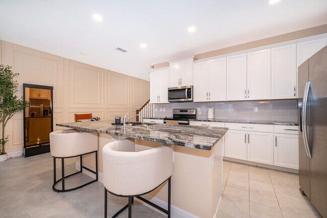 Building Photo - 1660 Tropical Palms Cir