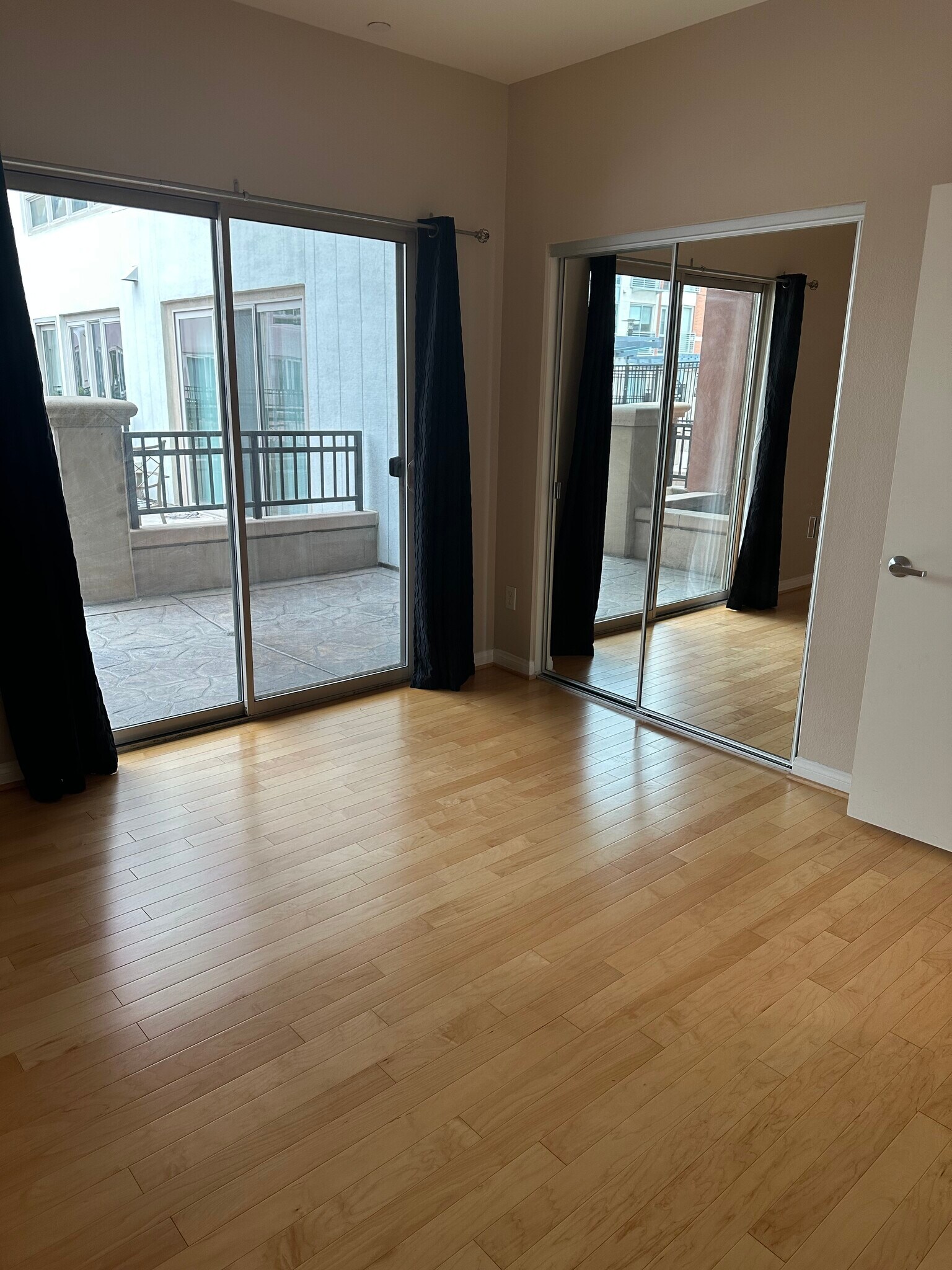 Secondary bedroom - 450 J St