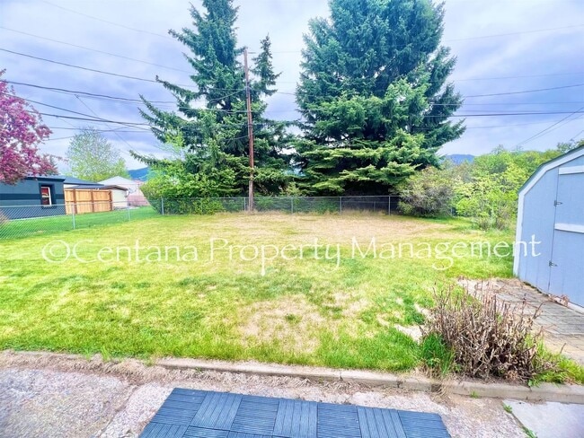 Building Photo - RARE FIND- Available 4 bedroom 1 1/2 bathr...