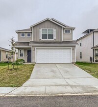 Building Photo - 4 bedroom- 8 miles from Randolph Air Force...
