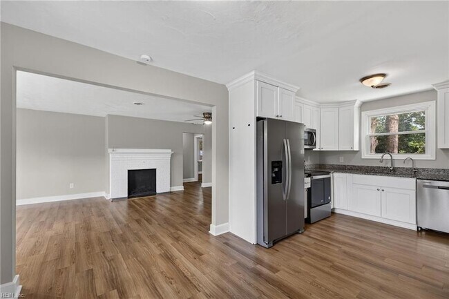 Building Photo - 31 Greenbrier Rd