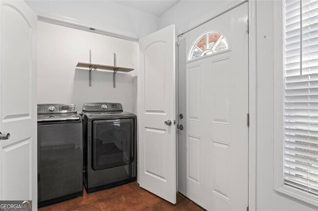 Building Photo - 1000 Palmetto Ave SW