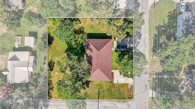 Building Photo - 712 Seven Oaks Rd