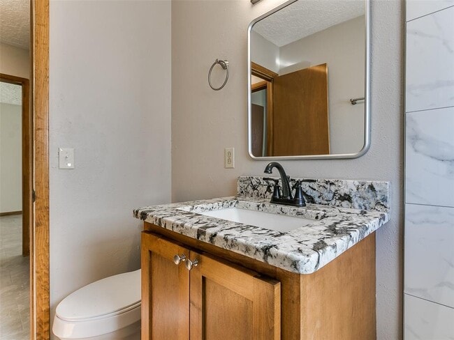 Building Photo - 214 Thompson Dr