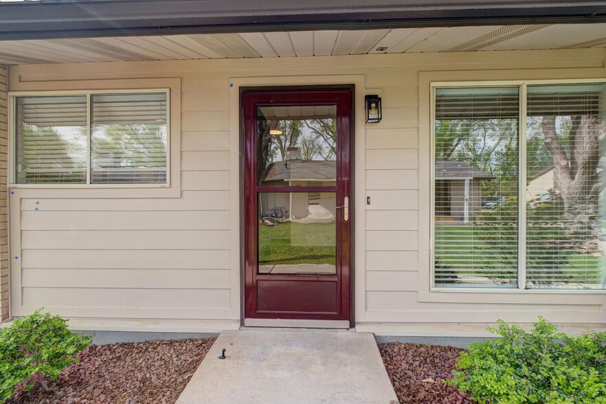 Building Photo - Red Cliffs Gardens