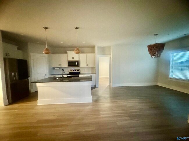 Building Photo - 91333 Monteagle Blvd SE