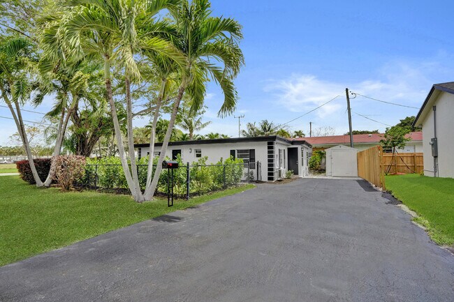 Building Photo - 234 NE 14th Ave