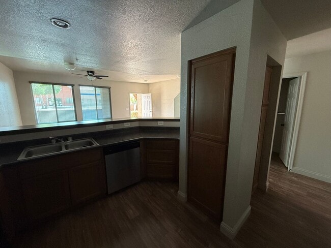 Building Photo - Luxury End Unit in El Dorado Condo for Rent