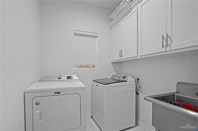 Building Photo - 5812 Pelican Ave