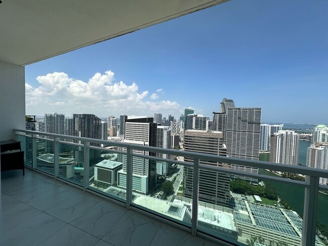 Building Photo - 950 Brickell Bay Dr