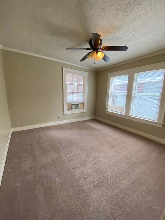 Building Photo - Pre-Leasing for Summer/Fall 2026