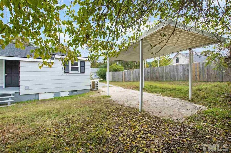 Building Photo - 520 Commonwealth St