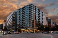 Building Photo - Insignia On M