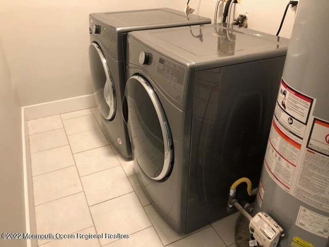 Building Photo - 517 Asbury Ave