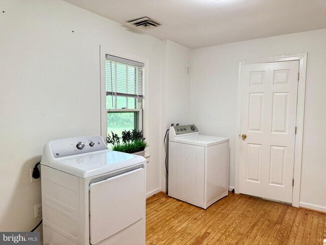 Building Photo - 5865 Websters Way