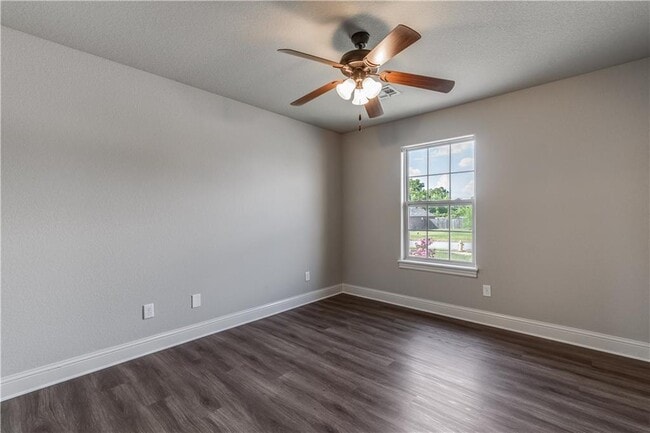 Building Photo - 2703 SW Warberry Ave