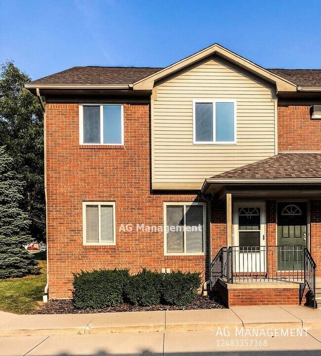 Primary Photo - 18530 E 14 Mile Rd #1 - Gorgeous 2Bed/1Bat...