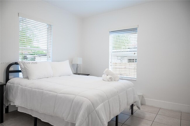 Building Photo - 4821 SW 5th St