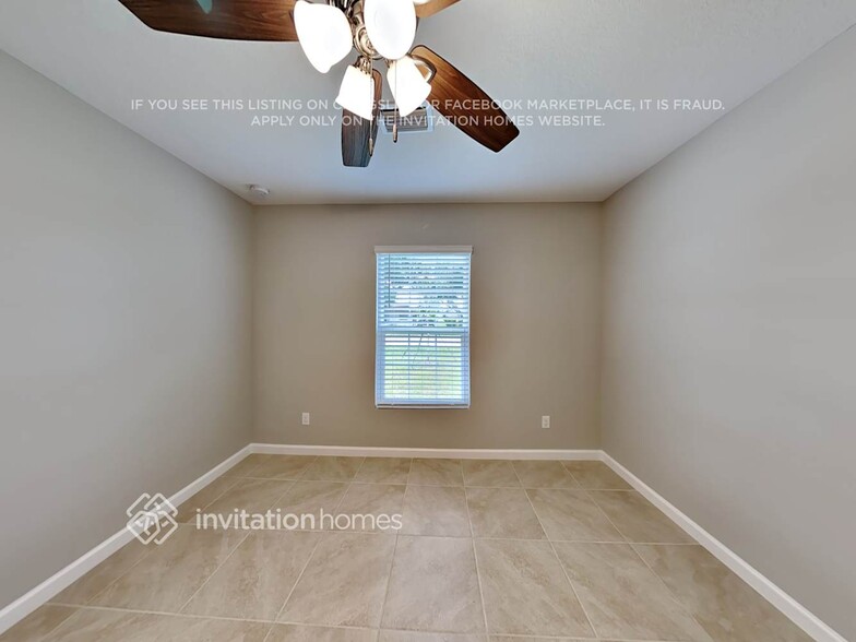 Building Photo - 242 SW Oakridge Dr