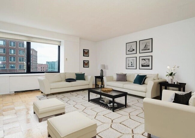 Primary Photo - 65 E India Row