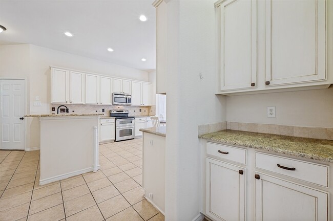 Building Photo - 1615 Bur Oak Dr