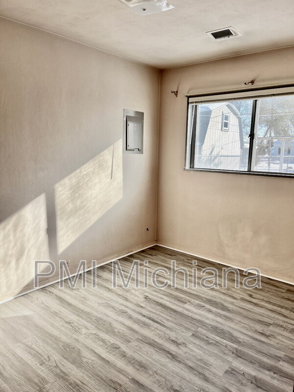 Building Photo - 909 W Donaldson Ave