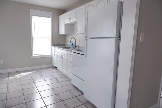 Building Photo - Must see two bedroom Apartment in bustling...