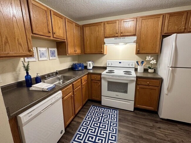 Building Photo - 98 Powers St