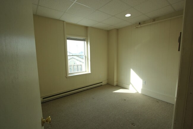 Building Photo - 18 E Central St