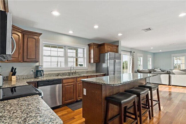 Building Photo - 11 Defelice Rd