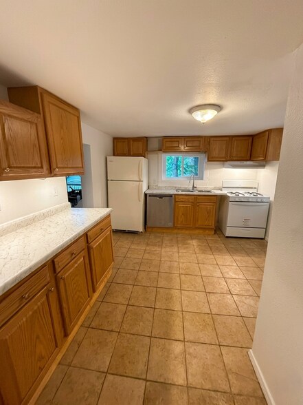 Building Photo - 415 9th Ave