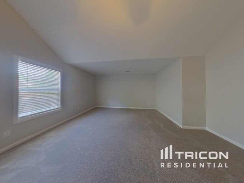 Building Photo - 944 Maple Leaf Dr