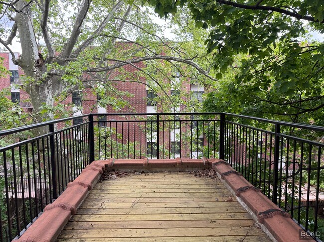Building Photo - 1.5 Bedroom + Private Outdoor Space